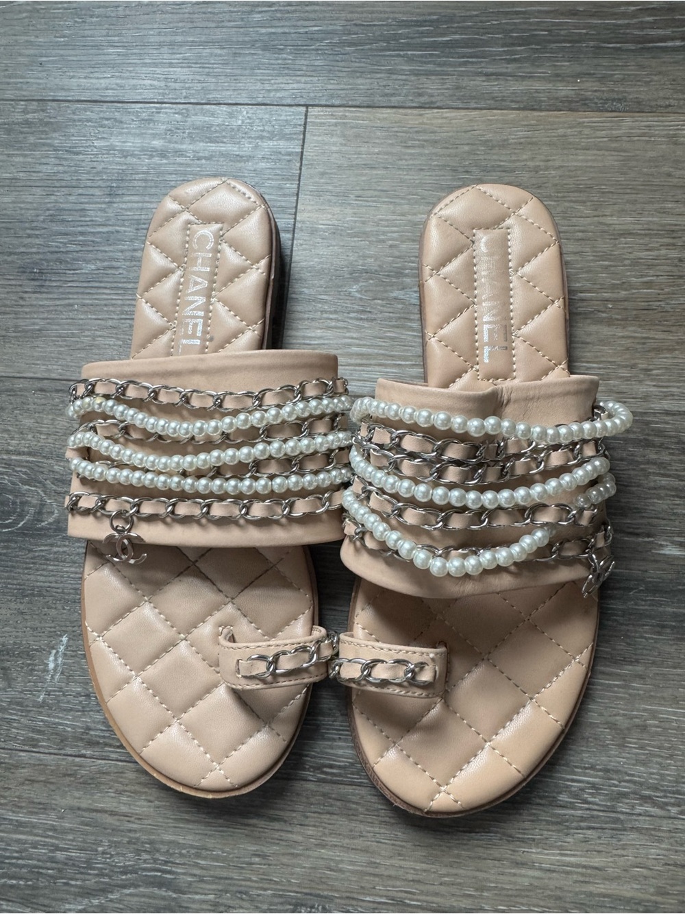 Chanel interlocking CC Logo Quilted Pearl & Chain Slide Sandals Sz 37